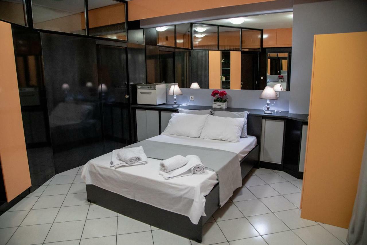 Christine'S Downtown Suites Кавала Екстер'єр фото