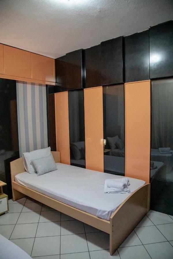 Christine'S Downtown Suites Кавала Екстер'єр фото