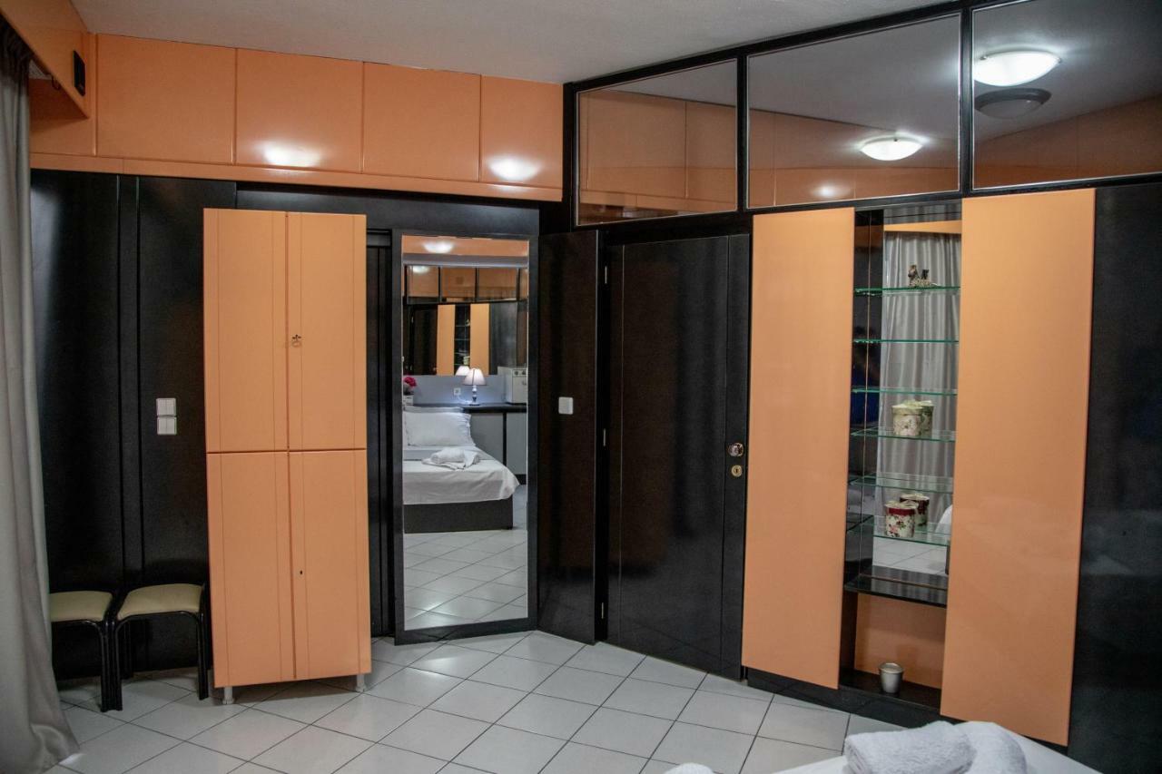 Christine'S Downtown Suites Кавала Екстер'єр фото