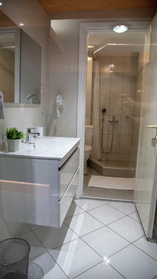 Christine'S Downtown Suites Кавала Екстер'єр фото